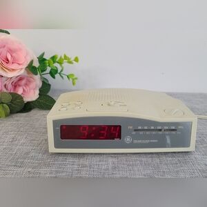 Vintage General Electric 7-4812A Beige Digital‎ AM/FM Alarm Clock Radio Works